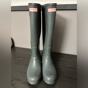 Women’s hunter boots.  Green glossy finish.  Size 8